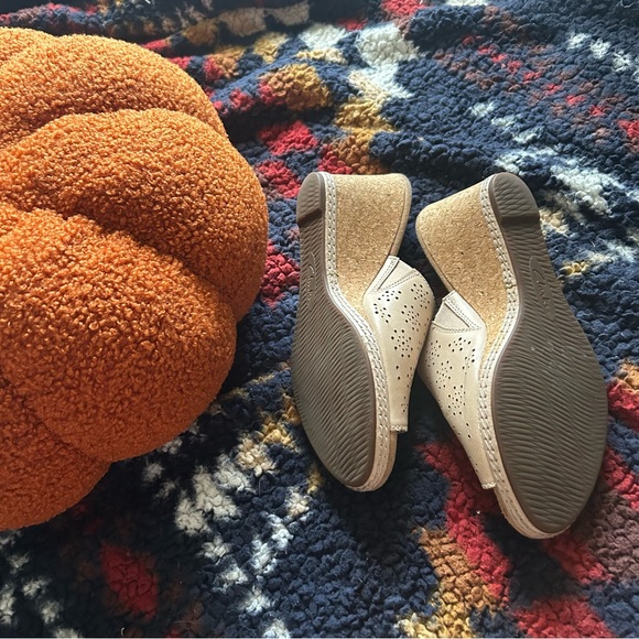 Clarks Leather Tan Artisan Wedges Espadrilles- 🎁GIFT WITH EVERY PURCHASE - Picture 3 of 9